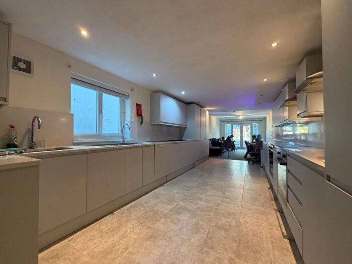 9 Bedroom Terraced House To Rent In Miskin Street, Cathays, CF24