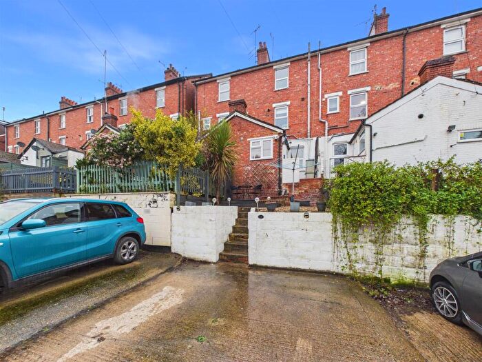 1 Bedroom Maisonette For Sale In Farningham Road, Caterham, CR3