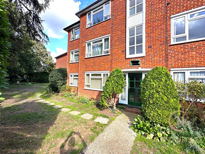 2 Bedroom Flat To Rent In Oak Hill Crescent, Surbiton, KT6