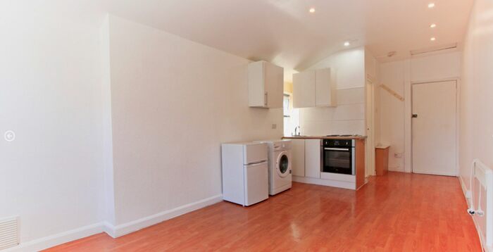 Studio To Rent In Colmer Road, Streatham, London, SW16
