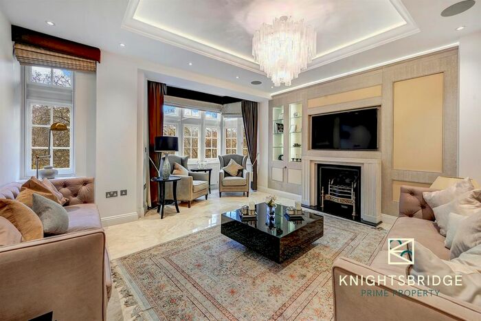3 Bedroom Flat To Rent In Knightsbridge, London, SW1X