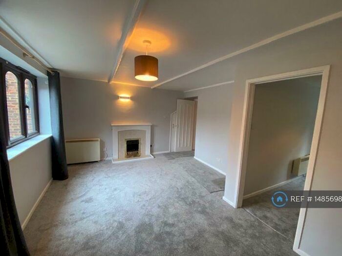 1 Bedroom Flat To Rent In Emmerson Court, Wooburn Green, High Wycombe, HP10