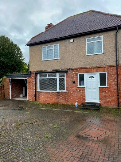 3 Bedroom Detached House To Rent In Orchard Avenue, Slough, SL1