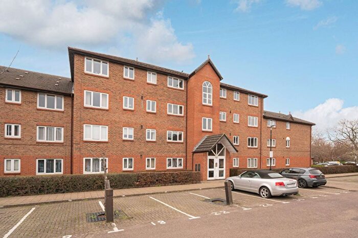 2 Bedroom Flat To Rent In Peartree Avenue, Earlsfield, London, SW17