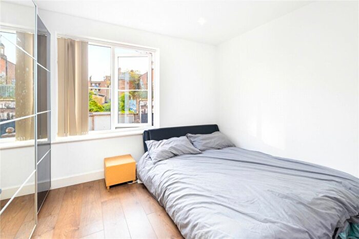2 Bedroom Flat For Sale In Laburnum Street, London, E2