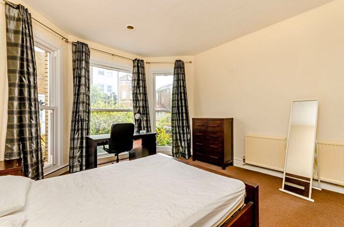 1 Bedroom Flat To Rent In Trinity Road, Wandsworth Common, London, SW17