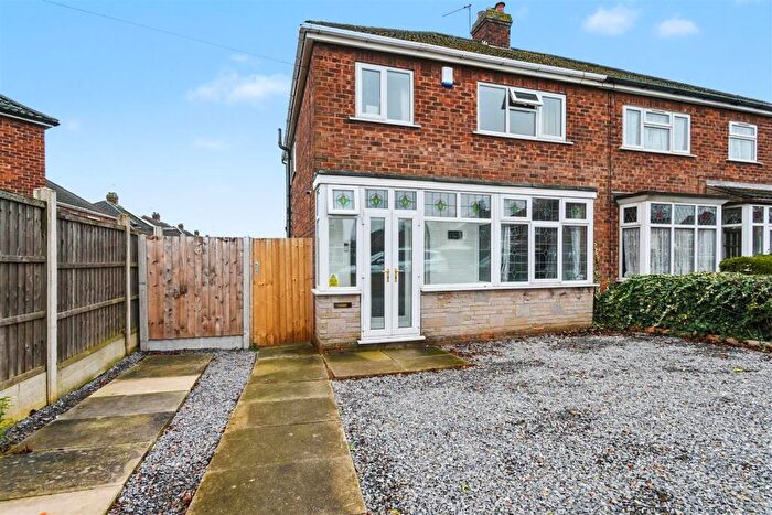 3 Bedroom Semi-Detached House For Sale In Westerdale Road, Scunthorpe, DN16