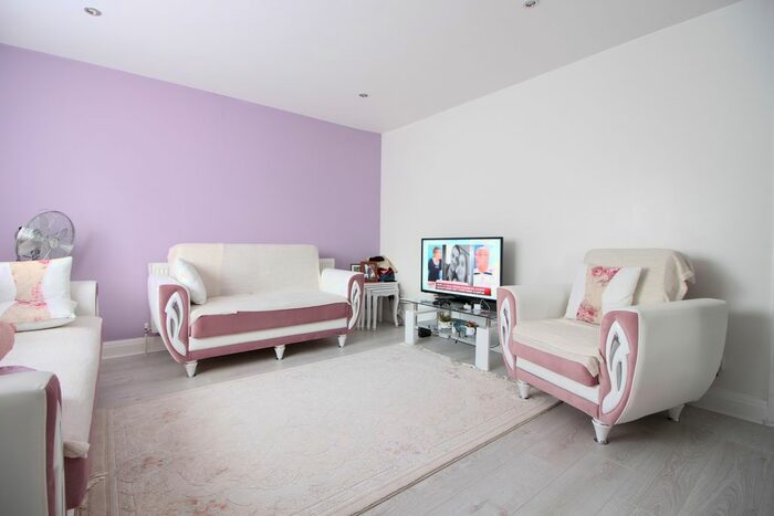 1 Bedroom Flat To Rent In High Road, Tottenham, N17