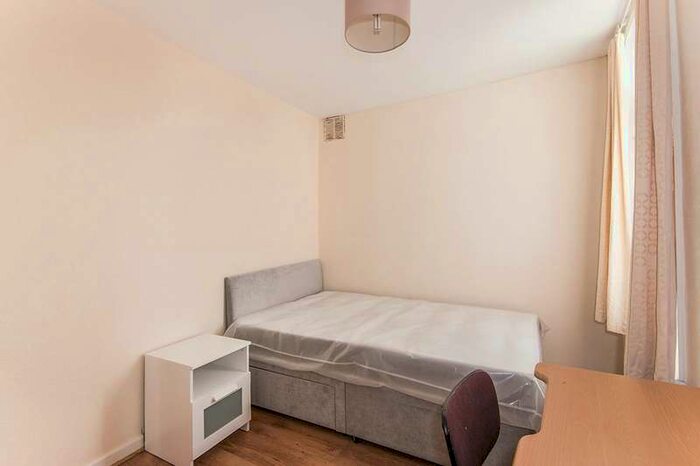 5 Bedroom Semi-Detached House To Rent In Fawcett Road, Southsea, Hampshire, PO4