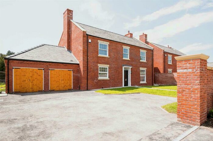 4 Bedroom Detached House For Sale In Wynnstay Estate, Ruabon, Wrexham, LL14
