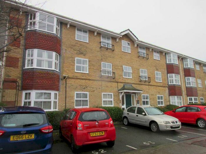 2 Bedroom Flat To Rent In Wayletts, Leigh-On-Sea, SS9