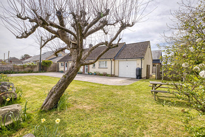 3 Bedroom Detached House For Sale In Middle Brooks, Street, BA16