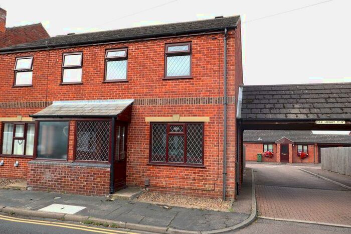 2 Bedroom Semi-Detached House To Rent In Windmill View, Lincoln, LN1