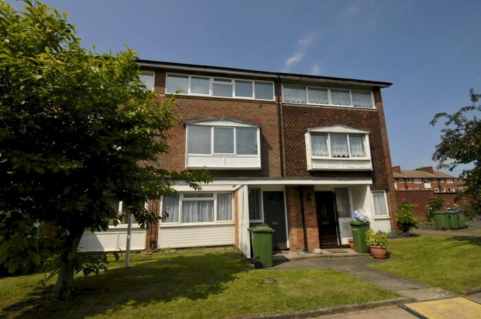 2 Bedroom Flat To Rent In Eltham Road, London, SE12