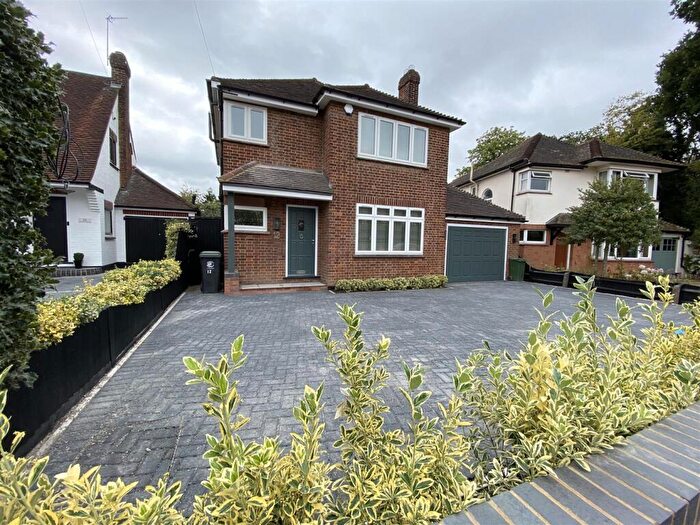 3 Bedroom Detached House For Sale In Knighton Lane, Buckhurst Hill, IG9
