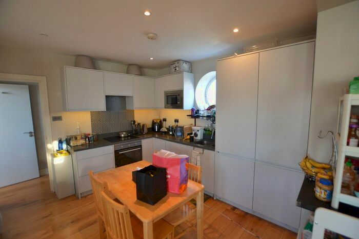 3 Bedroom Flat To Rent In Met House, Francis Road, Leyton, E10