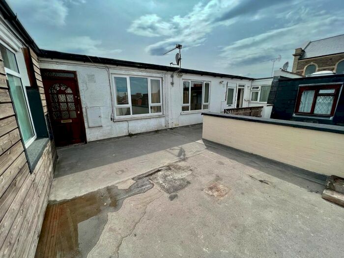 1 Bedroom Flat To Rent In High Street, Staple Hill, Bristol, BS16