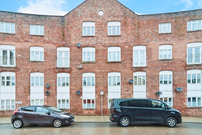 2 Bedroom Flat For Sale In Mabgate, Leeds, West Yorkshire, LS9