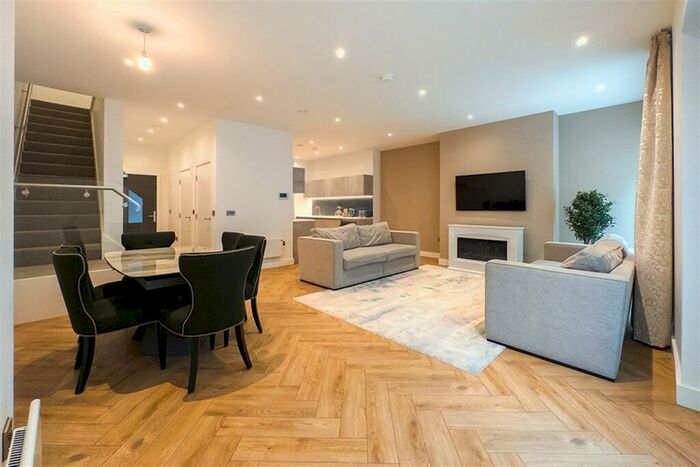 3 Bedroom Apartment To Rent In Elizabeth Tower, M15