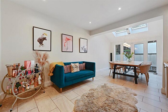 3 Bedroom Detached House For Sale In Outwood Lane, Chipstead, CR5