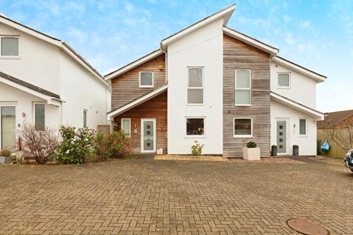 3 Bedroom Semi-Detached House To Rent In Hales Mead, Hales Close, GL52