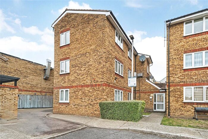 2 Bedroom Flat To Rent In Liden Close, London, E17