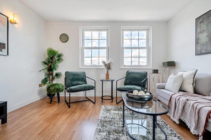 2 Bedroom Flat For Sale In Frederick Square, London, SE16