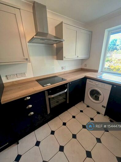 2 Bedroom Flat To Rent In Canal Bank, Woking, GU21