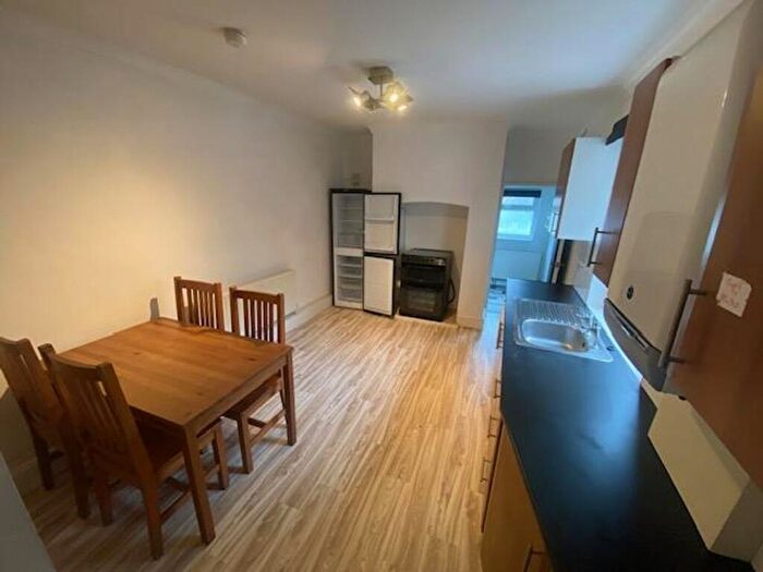 1 Bedroom Flat To Rent In Richards Terrace, Cardiff, CF24