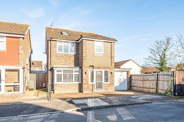 4 Bedroom Detached House For Sale In Randolph Close, Bexleyheath, DA7