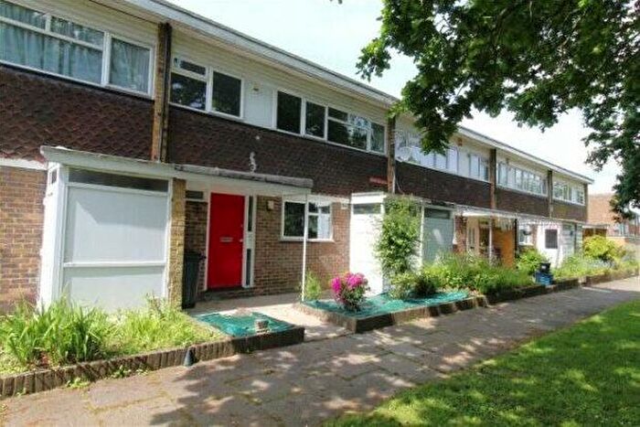 3 Bedroom Property To Rent In Bracewood Gardens, Croydon, CR0