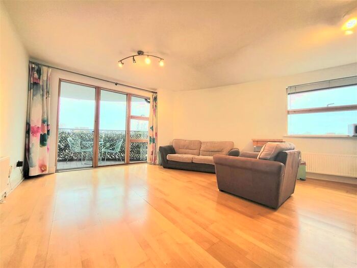 2 Bedroom Flat To Rent In Newington Green, London, N16