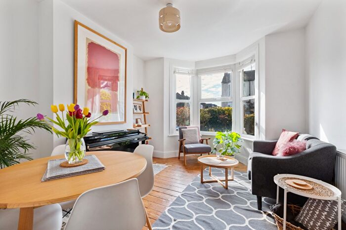 1 Bedroom Flat To Rent In Dryden Road, London, SW19