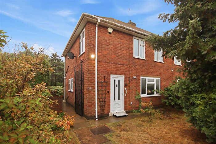 2 Bedroom Semi-detached House For Sale In Kirkstone Road, Dunston, Chesterfield, S41