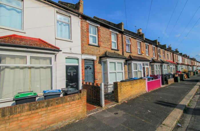 Apartment To Rent In Wentworth Road, Croydon, CR0