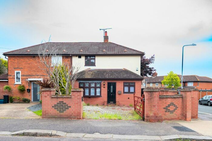 3 Bedroom End Of Terrace House To Rent In Colvin Gardens, Ilford, Essex, IG6