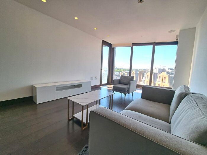 2 Bedroom Flat To Rent In Kings Gate Walk, London, SW1E