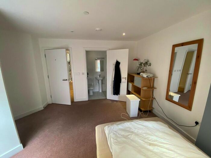 2 Bedroom Apartment For Sale In Zenith Close, London, NW9