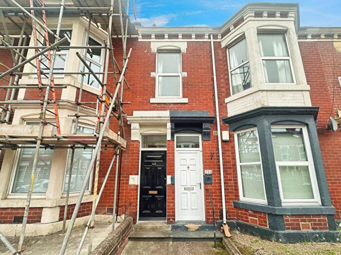 3 Bedroom Flat For Sale In Cartington Terrace, Heaton, Newcastle Upon Tyne, NE6