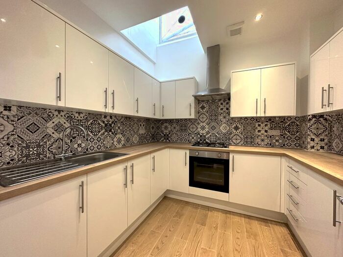 5 Bedroom Maisonette To Rent In Upper Clapton Road, Clapton, E5