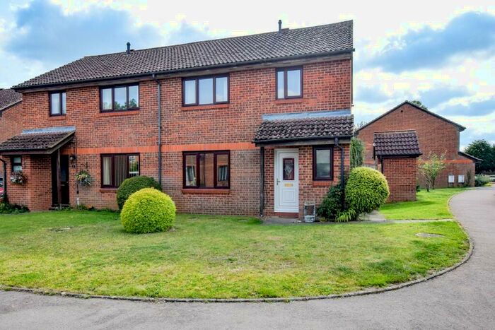 3 Bedroom Semi-Detached House To Rent In Truemper Grove, Bicester, Oxfordshire, OX27