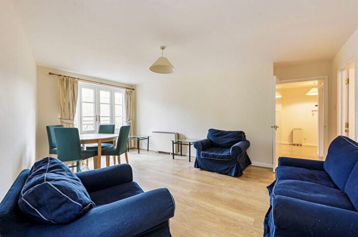 2 Bedroom Flat To Rent In Bridge Walk Heights, Weston Street, SE1