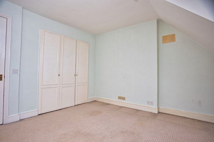 2 Bedroom Flat For Sale In Earls Avenue, Folkestone, CT20