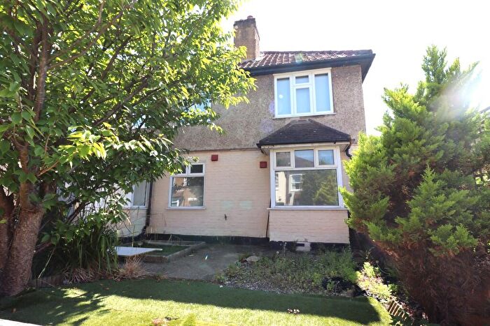 2 Bedroom Ground Maisonette To Rent In Gladstone Road, Surbiton, KT6