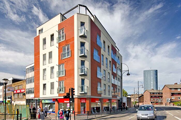 2 Bedroom Flat To Rent In Grove Apartments, - The Grove, Stratford, London, E15