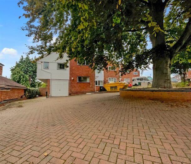 3 Bedroom Link Detached House For Sale In Pangfield Park, Allesley Park