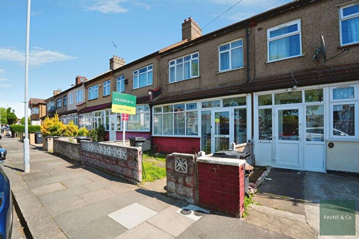 3 Bedroom Terraced House For Sale In Littlemoor Road, Ilford, IG1