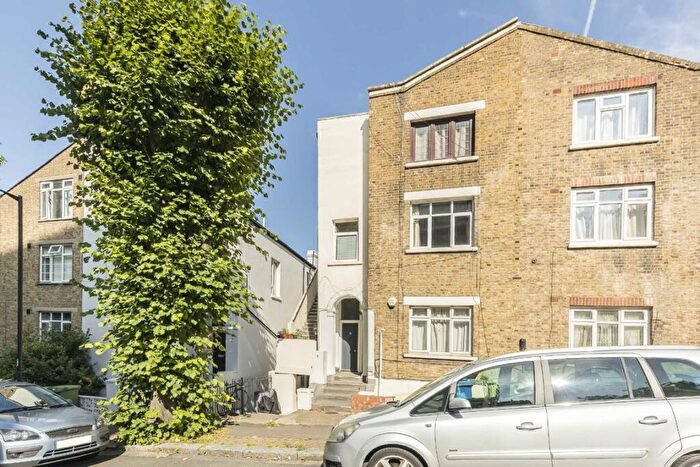 1 Bedroom Flat To Rent In Rye Hill Park, Peckham, SE15