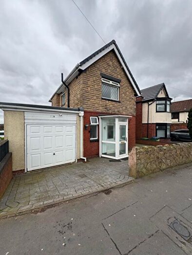 3 Bedroom Semi-Detached House To Rent In Pound Road, Oldbury, Birmingham, B68