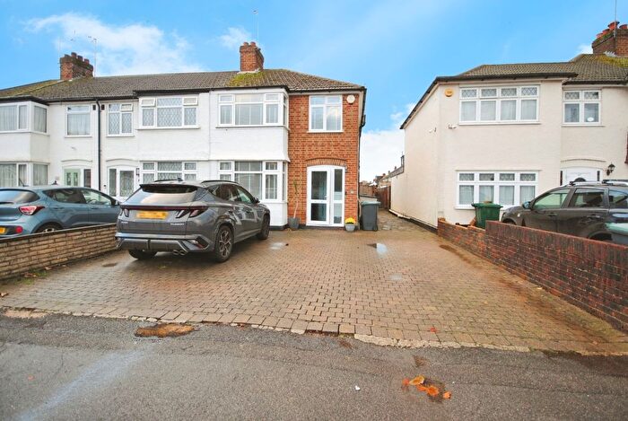 3 Bedroom Semi Detached House For Sale In Barton Way, Croxley Green, WD3